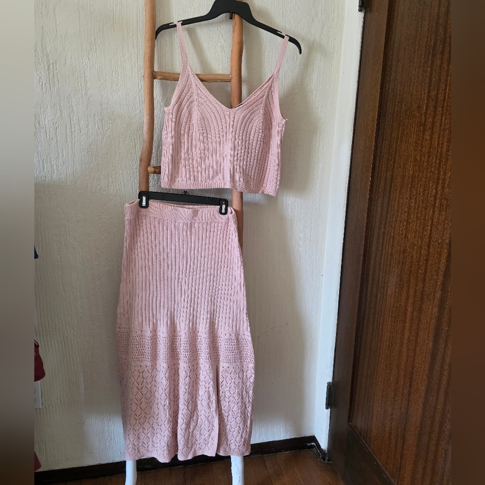 Elegant Pink Knit Skirt Set